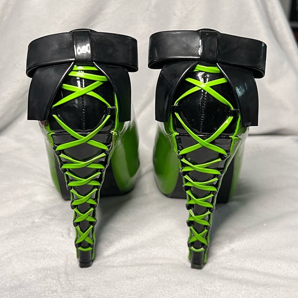 American Nightmare | Iron Fist x Just Fab | Green Skull Platform Heels - Picture 2 of 5